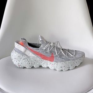 Nike "this is trash" Space Hippie 04 Wmn 13 cd3476 100 summit wht /hyper crimson